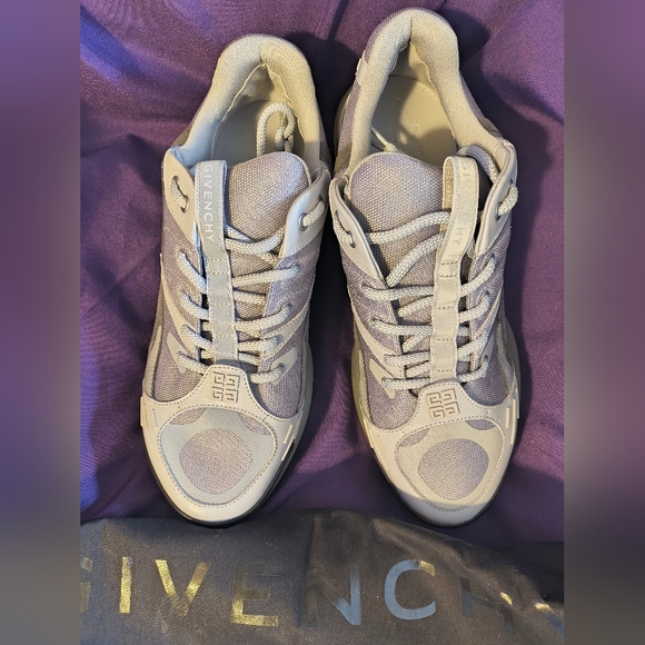 Givenchy Giv 1 Tr Low Top Sneakers - Picture 9 of 12